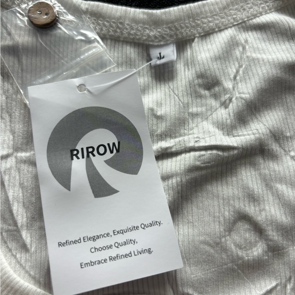 2 tank tops - Picture 2 of 4